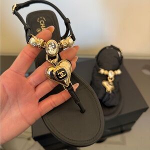 Chanel 23C Black leather Sandals 35 Crystal flats